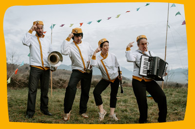 diaporama-petit-present-pour-grand-futur-2 Tournée spectacle Petits présents pour grand future Cie Artiflette