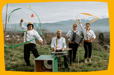 diaporama-petit-present-pour-grand-futur-3 Tournée spectacle Petits présents pour grand future Cie Artiflette