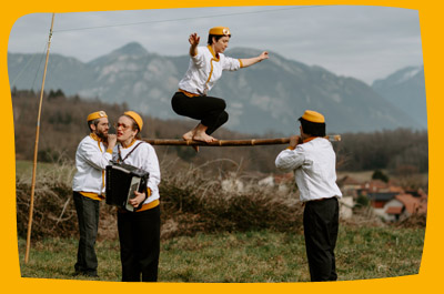 diaporama-petit-present-pour-grand-futur-5 Tournée spectacle Petits présents pour grand future Cie Artiflette