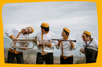 diaporama-petit-present-pour-grand-futur-6 Tournée spectacle Petits présents pour grand future Cie Artiflette