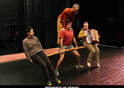 spectacle petits présents pour grand futur, travail en résidence