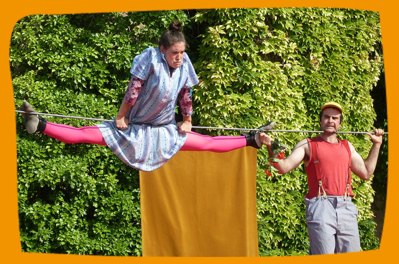 diaporama-accueil-cie-artiflette-famille-fanelli1 Spectacle La famille Fanelli de la Cie Artiflette