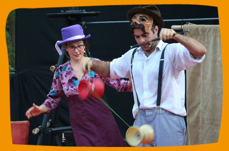 diaporama-accueil-cie-artiflette-famille-fanelli2 Spectacle La famille Fanelli de la Cie Artiflette