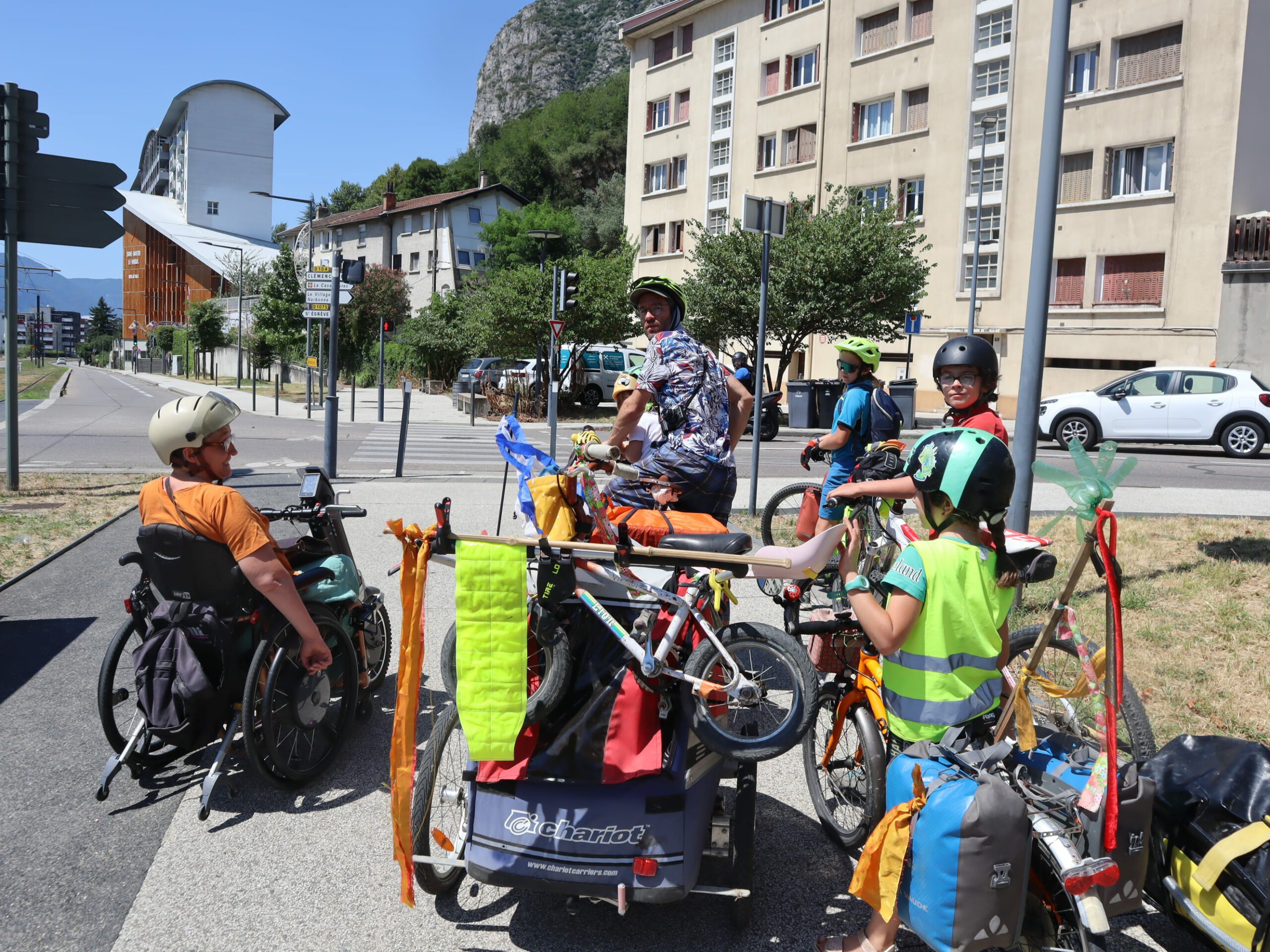 2 escortés par amandine dans grenoble(1) tournées spectacles artiflette l'artishow à vélo