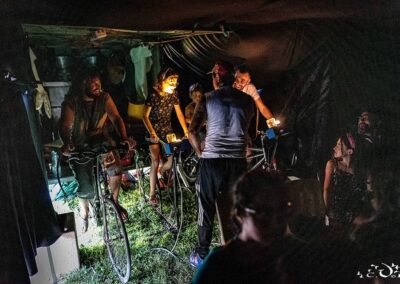 Spectacle Chez Guy et Freddy Cie Artiflette, Théâtre Forain Électrique et Interactif