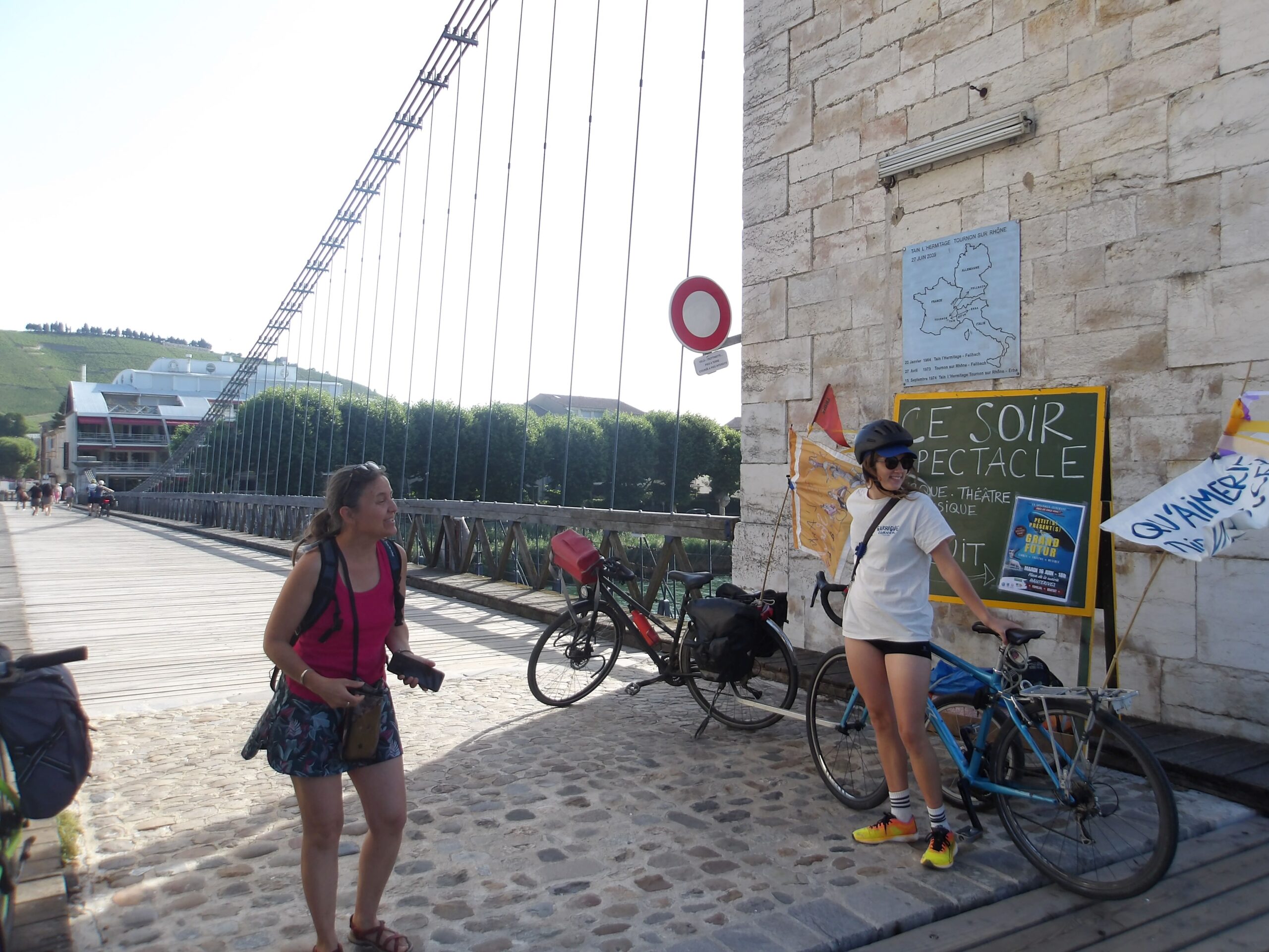 les étapes de l'artishow à vélo de la Cie Artiflette